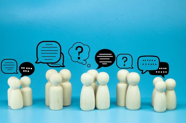 Comment les plantes réagissent-elles aux déjections des animaux sauvages?